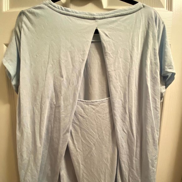 Under Armour Light Blue Spilt Back T-Shirt - Picture 2 of 3
